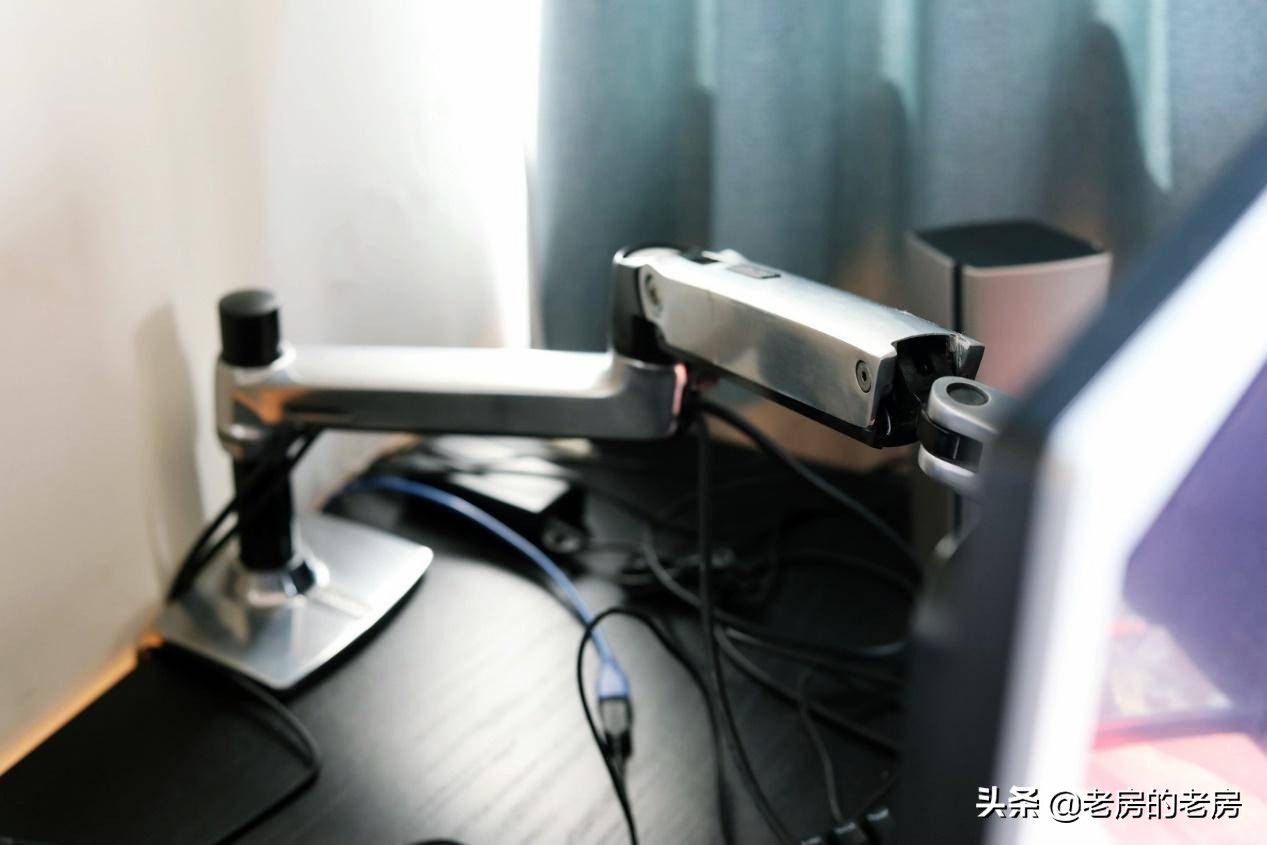 桌面线路整理小技巧,电脑桌面线材整理方案