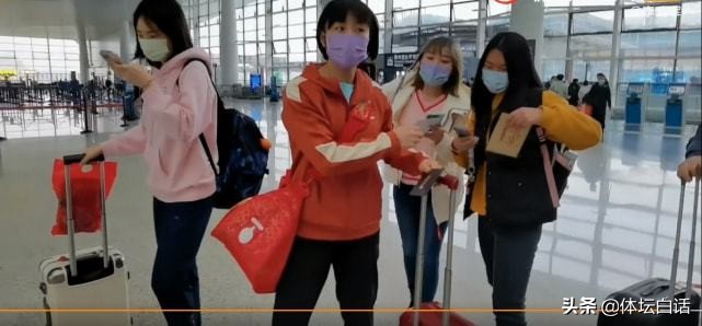 国乒樊振东黑色体恤,樊振东陈梦同款衣服完整视频