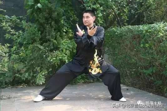 正确的松腰骨姿势,松腰小窍门