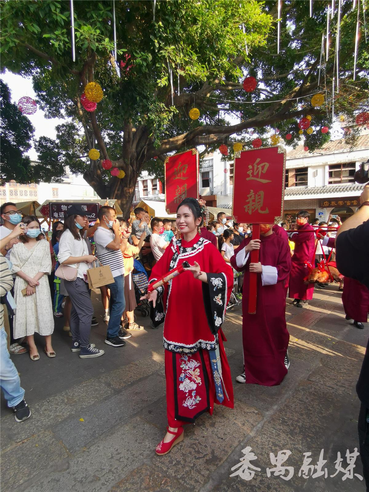 这场岭南传统中式集体婚礼让游客大饱眼福/番禺沙湾古镇举行第三届岭南中式婚俗文化月系列活动