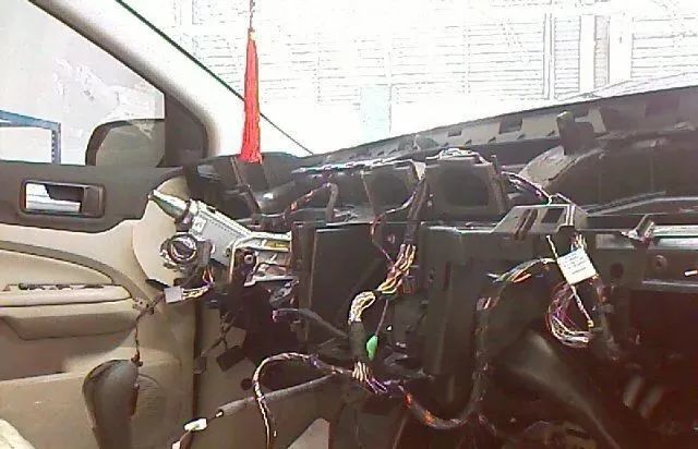 买到泡水车车商说也不知道怎么办,泡水车怎么辨别二手车真假