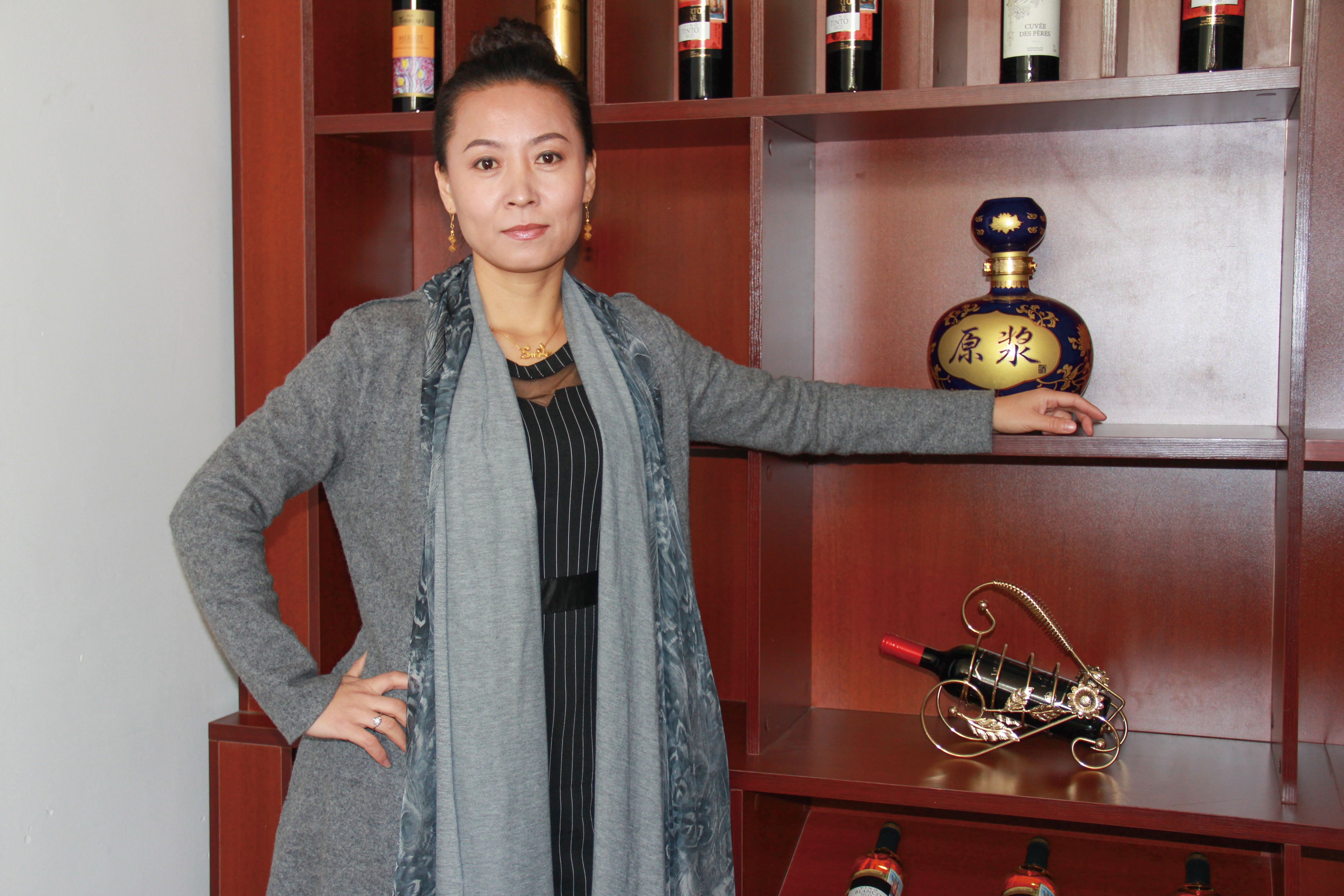 知性女“玲”傲然绽放