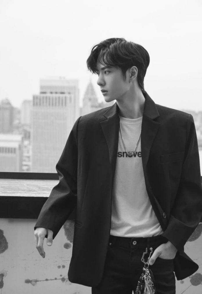 王一博将代言太平鸟,王一博代言鸭鸭羽绒服女装