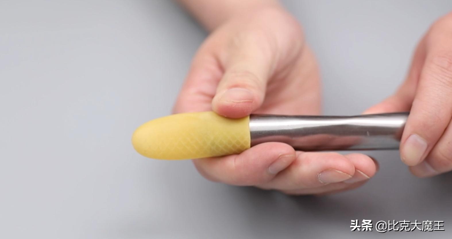 家用橡胶手套破损怎么补,橡胶手套破了有什么办法粘吗