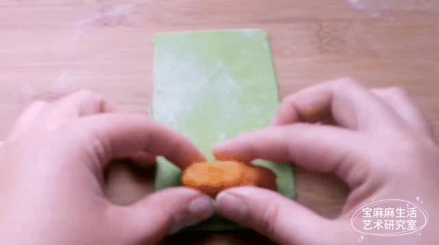 小孩过年吃的糖果,宝宝过年的时候糖吃太多了