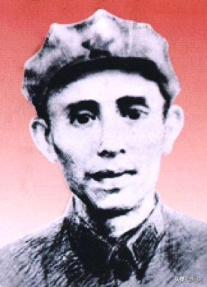 血的教训！左权邓萍两位战将，都因望远镜反光而中弹牺牲