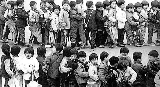 还记得曾经让你泪流满面的照片吗,还记得那个让你刻骨铭心的女孩吗