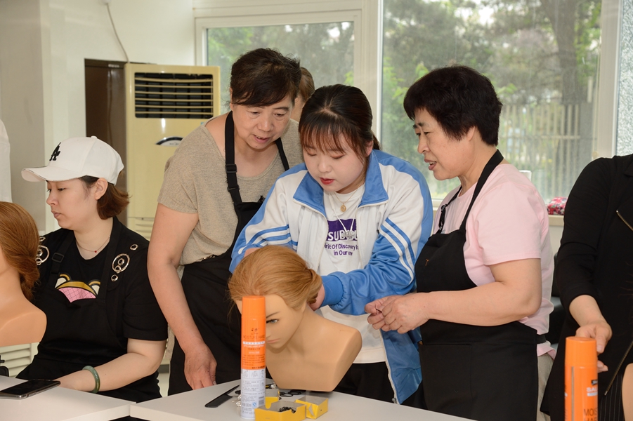 杩庣洓涓栧崕璇炲睍鑱屾暀椋庨噰,杩庝竷鍗佸崕璇炲睍鑱屾暀椋庨噰