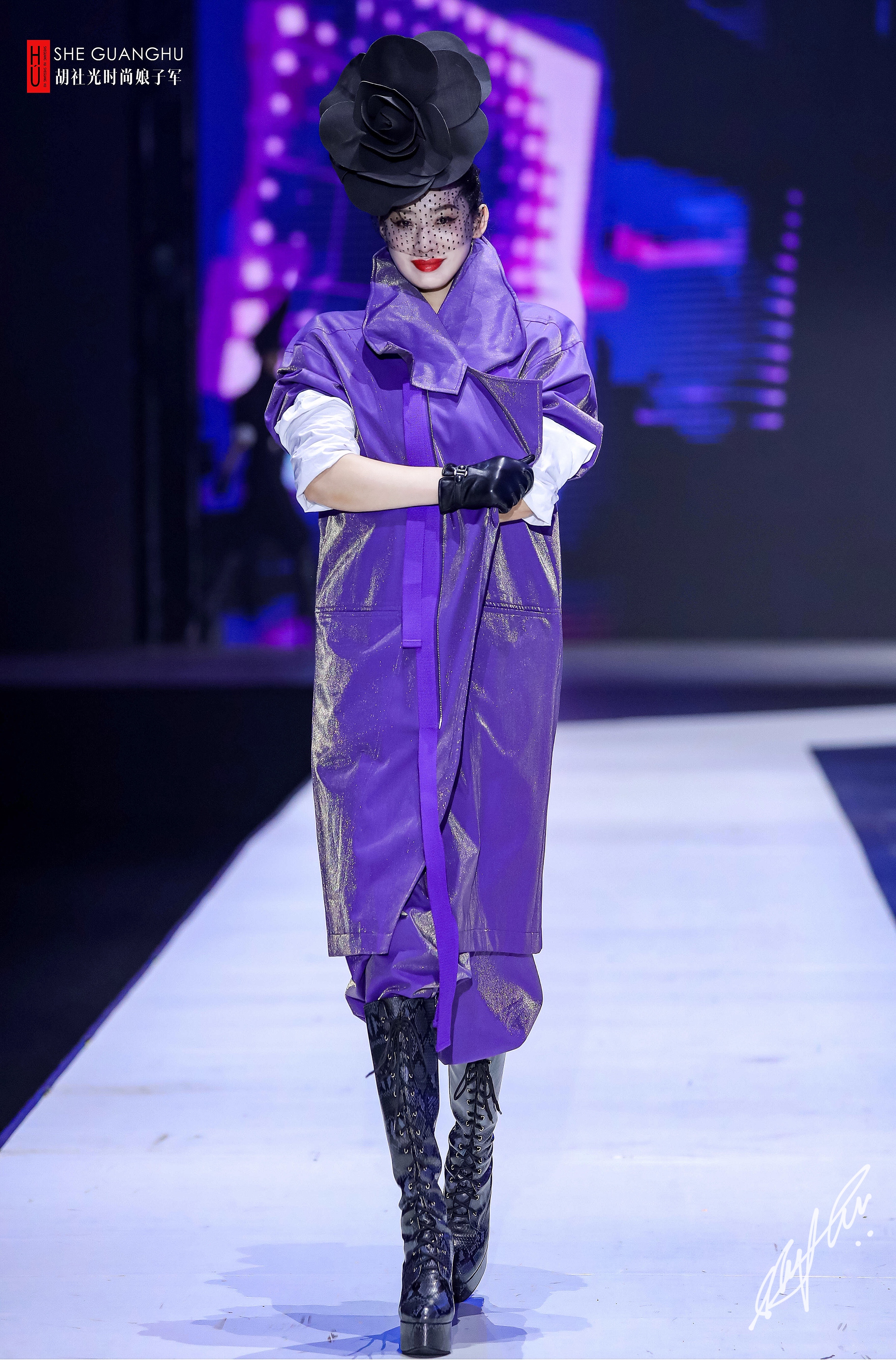 胡社光时尚娘子军五周年show,胡社光时尚娘子军亮相视频