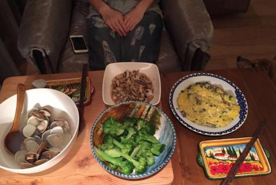 陈嘉烨经常在沙发上睡着，这沙发到底有多舒适？好想要同款啊