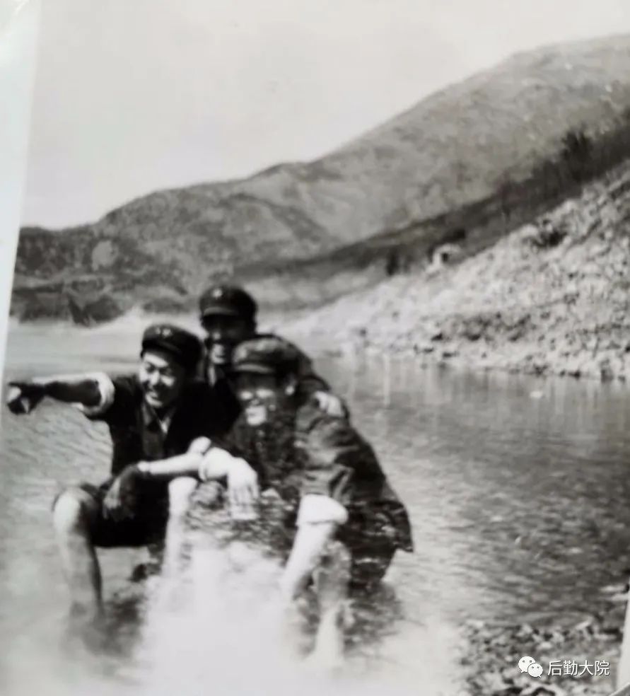 鐕曞北鑴氫笅鍐涙牎鍥剧墖,鐕曞北灏戝勾鍐涙牎