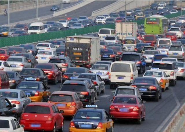 跑长途高速时，很多人只带水？看看聪明人带的