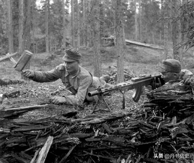 被士兵嘲笑“卡壳26型”，二战芬兰LS26型轻机枪，我国曾购买仿制