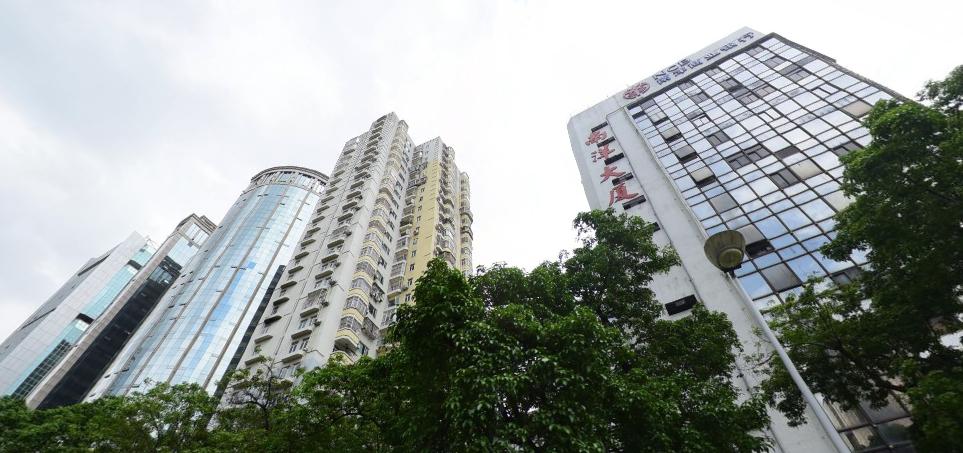 适合批发市场的快时尚服装品牌,大牌潮服服装批发进货渠道大揭秘