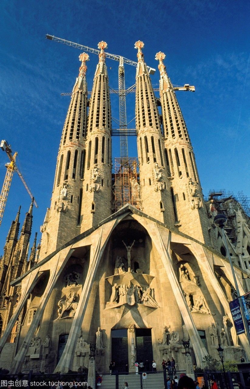 西班牙哪个城市最适合居住,西班牙有哪些著名的景点