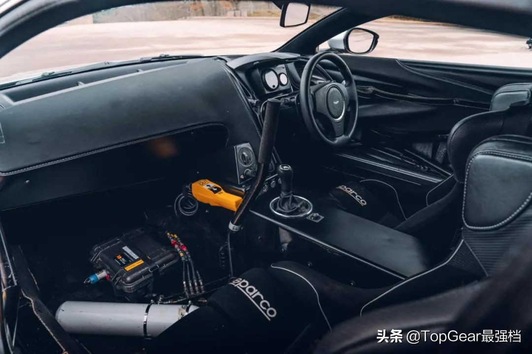 007座驾阿斯顿马丁电影片段,007座驾路特斯