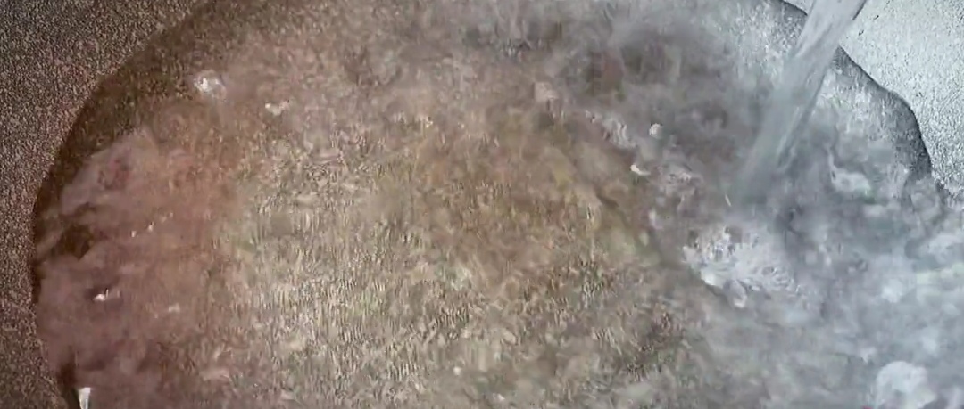 莲藕清洗淤泥法,清洗莲藕里面的泥