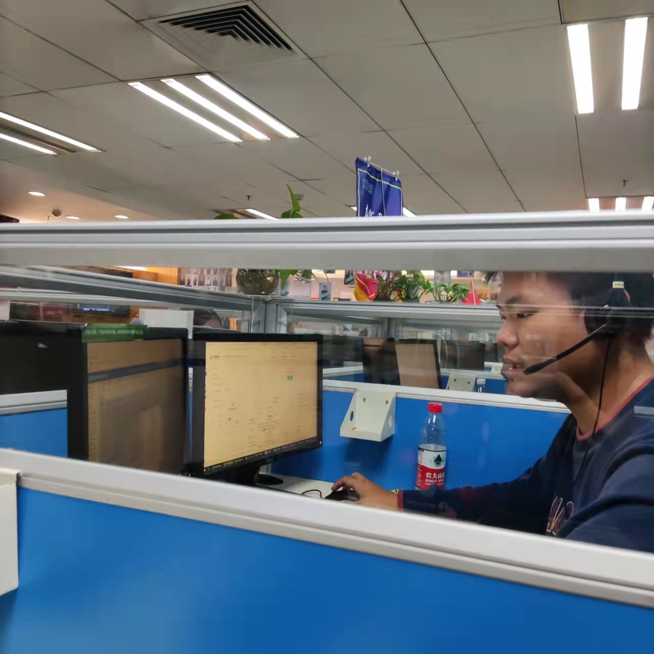 小贤的客服工作，虽然经历了不少酸甜苦辣，但具有使命感与责任感