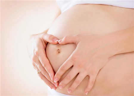 分娩时羊水多少是正常？产检单上这个数据要留心，孕妇早知道早好