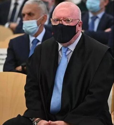 豢养1500位*妇情**，私生子遍布全国，晚年被迫*亡流**海外的西班牙国王