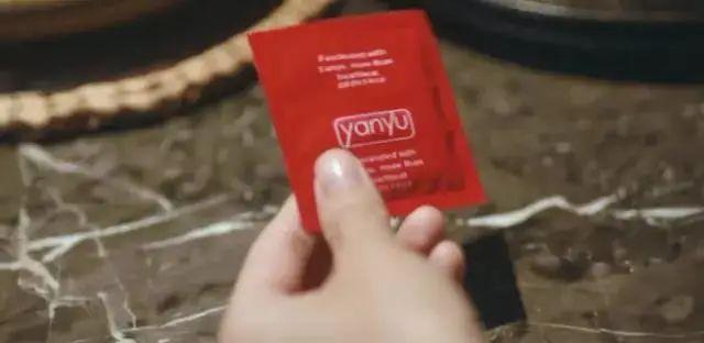 套套餐具、半裸服务……餐厅的“软色情”你能接受吗？