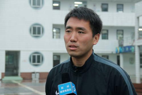 河南建业也有超级学霸,只要够努力,踢球的同时也可以有高校学历