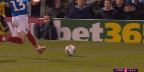 阿森纳球员搞笑发角球三次,阿森纳球员搞笑发角球