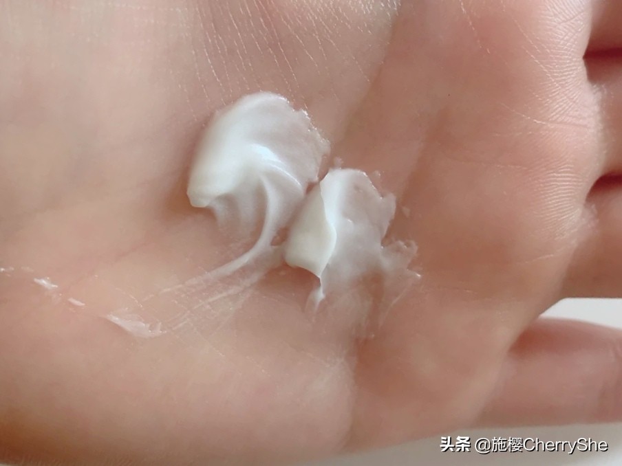 HR赫莲娜的黑绷带和白绷带有什么区别？哪个更值得买？