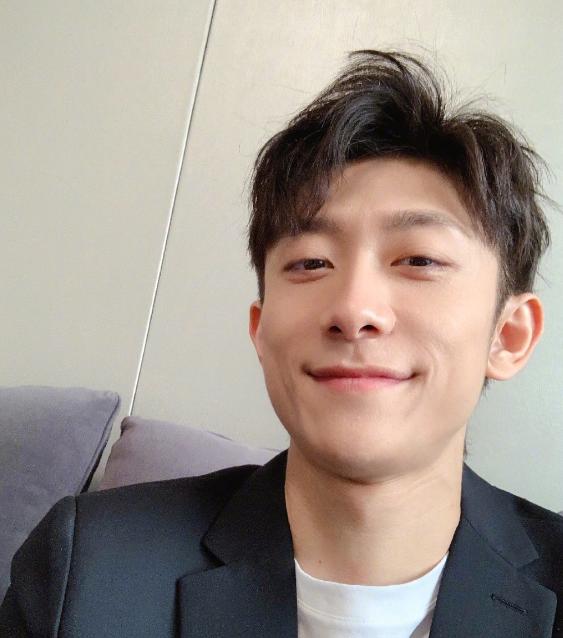 张一山绯闻事件完整视频,张一山被拍到与女生同回酒店