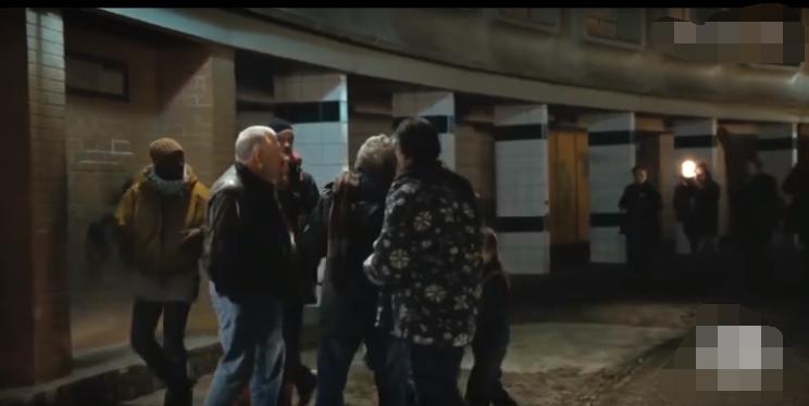 男孩背后长了一只翅膀,男孩身上长了一对翅膀是什么电影