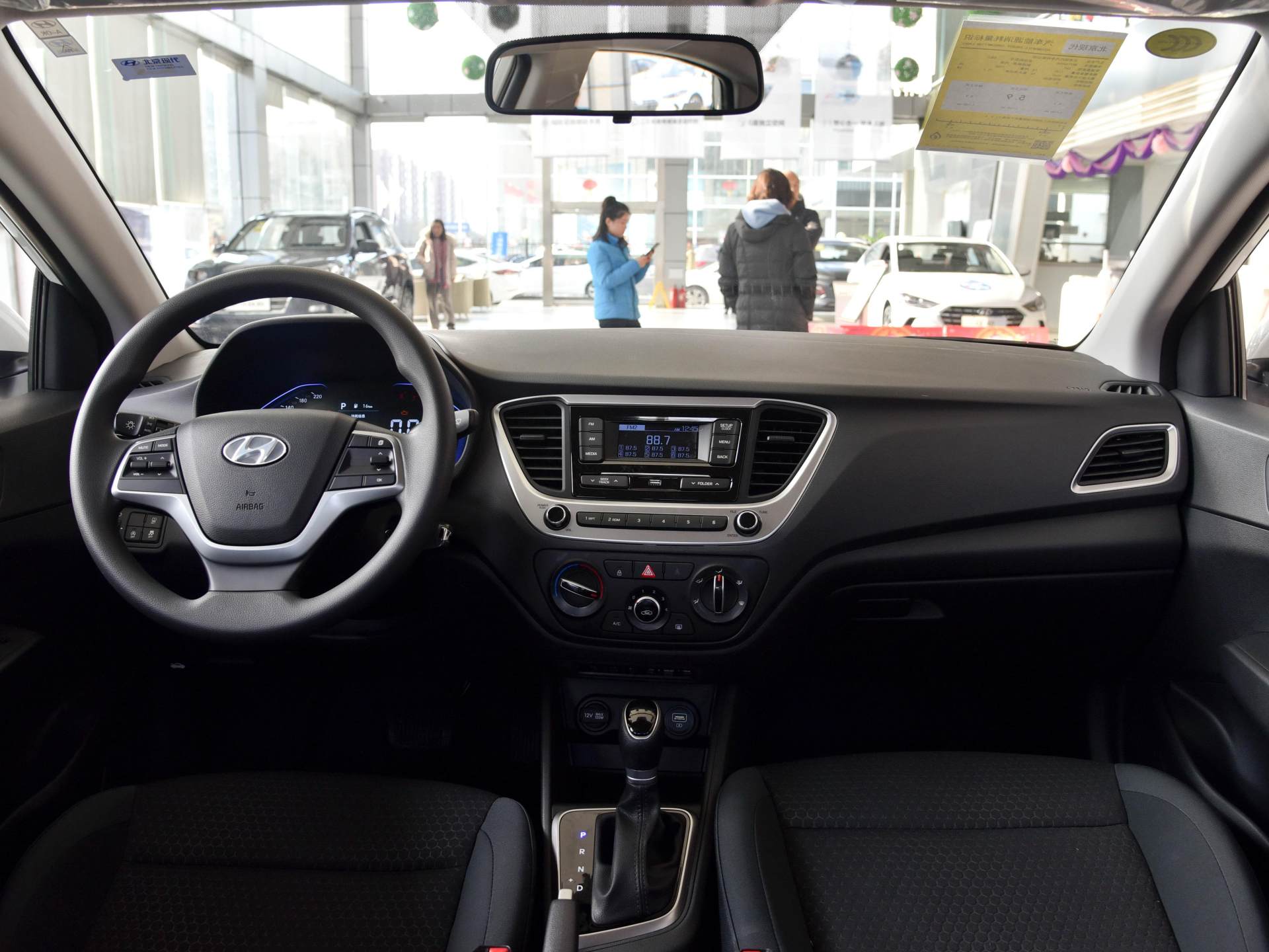 合资车白菜价,17年现代悦纳两厢价格