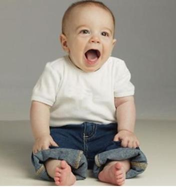 宝宝睡觉如果出现这4种小动作,宝宝睡觉出现这种现象要当心