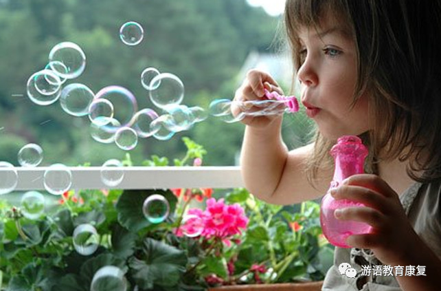 1岁宝宝吹气游戏大全,教宝宝说话这2个小游戏简单有效