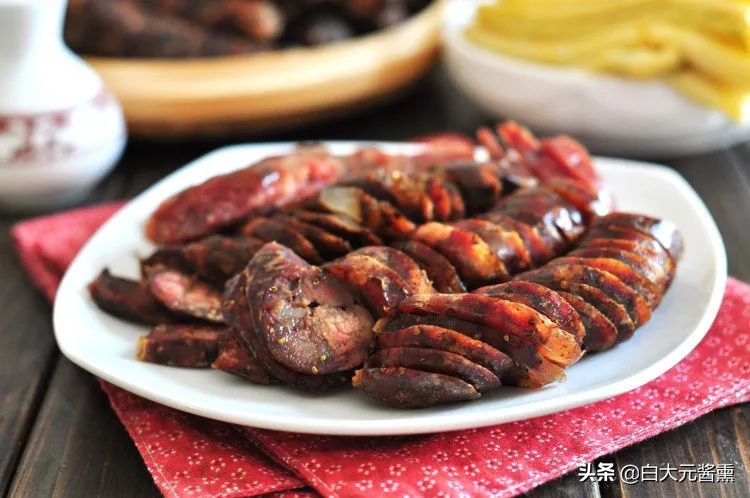 冬季香肠的做法最佳配方,年关将至熏腊肉灌香肠