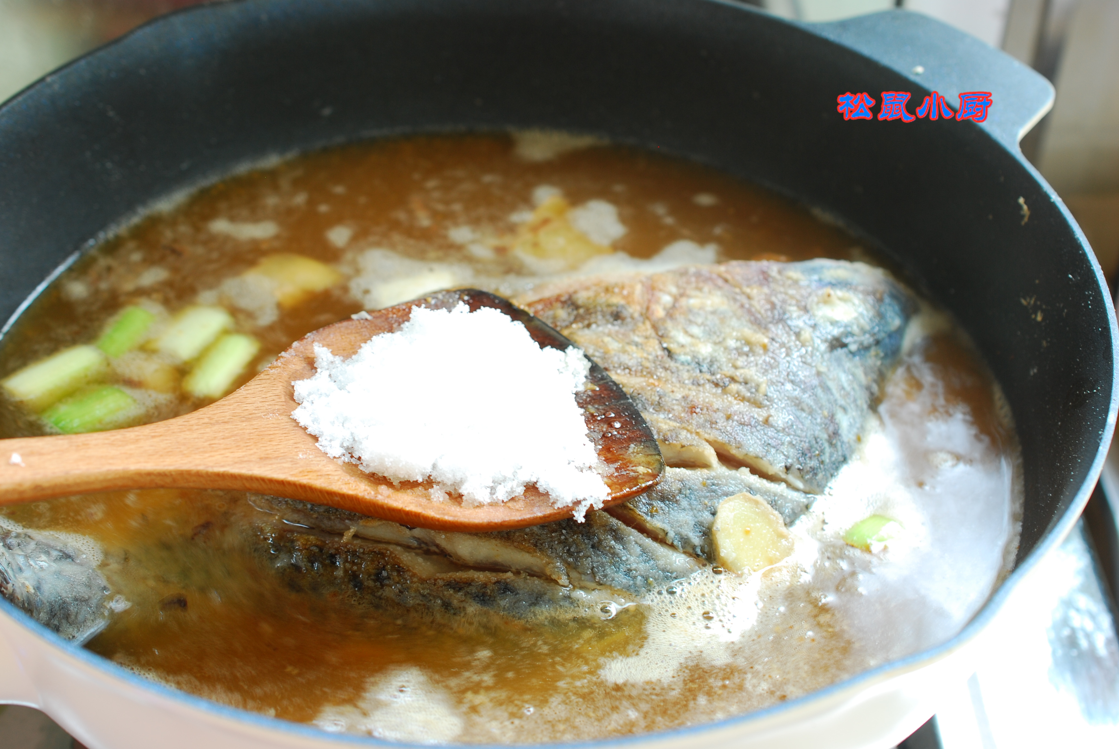 煎鱼家常做法是用面还是淀粉,煎鱼裹生粉的正确方法