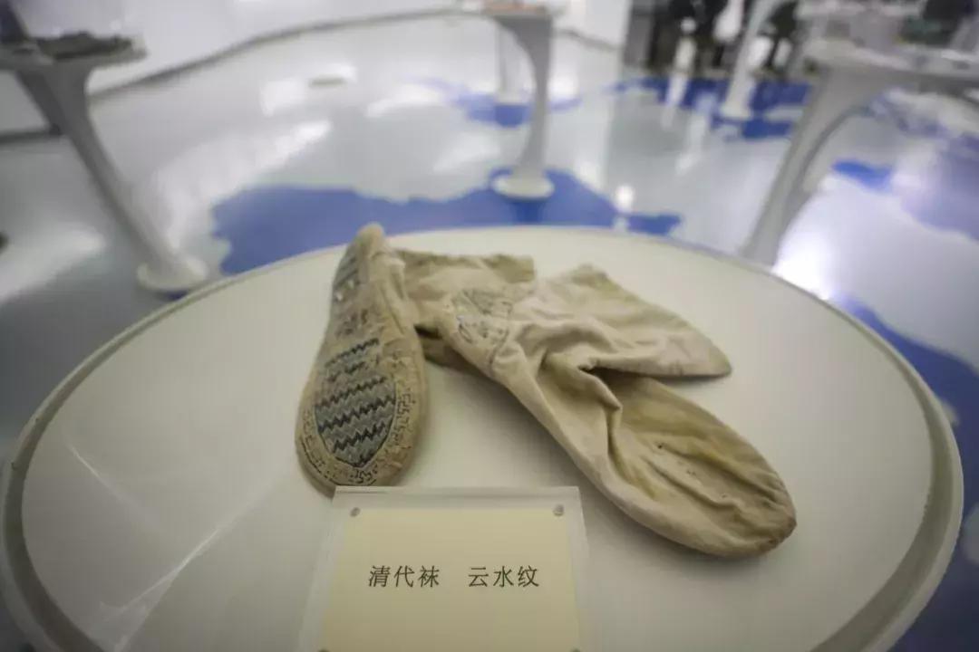 靠一分钱利润拿下全球三分之一市场份额:这是一双被低估的袜子