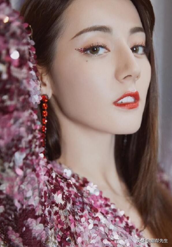 脸上有3颗痣的女星,脸上有三条纹的女人