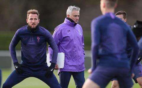 硬刚穆帅，昔日师徒情已荡然无存？神灯：永不执教热刺