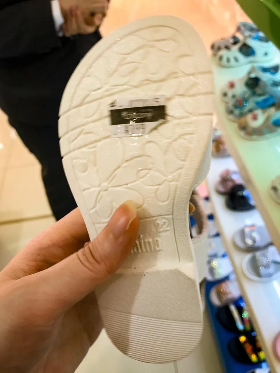 儿童穿哪种凉鞋比较好测评,关爱宝宝从脚开始