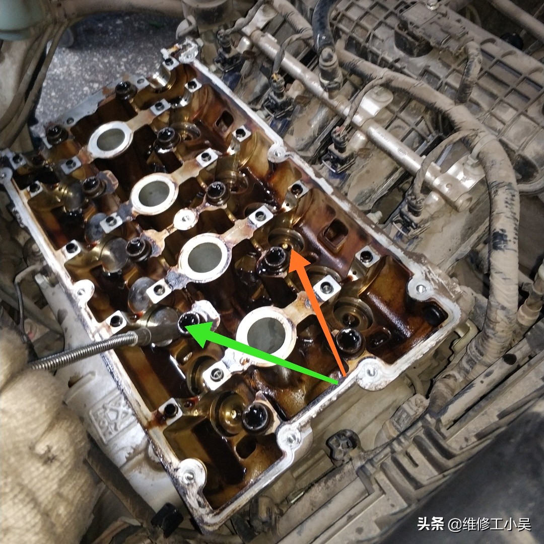 发动机漏油声音大什么原因,发动机噪音大了是不是该换油了