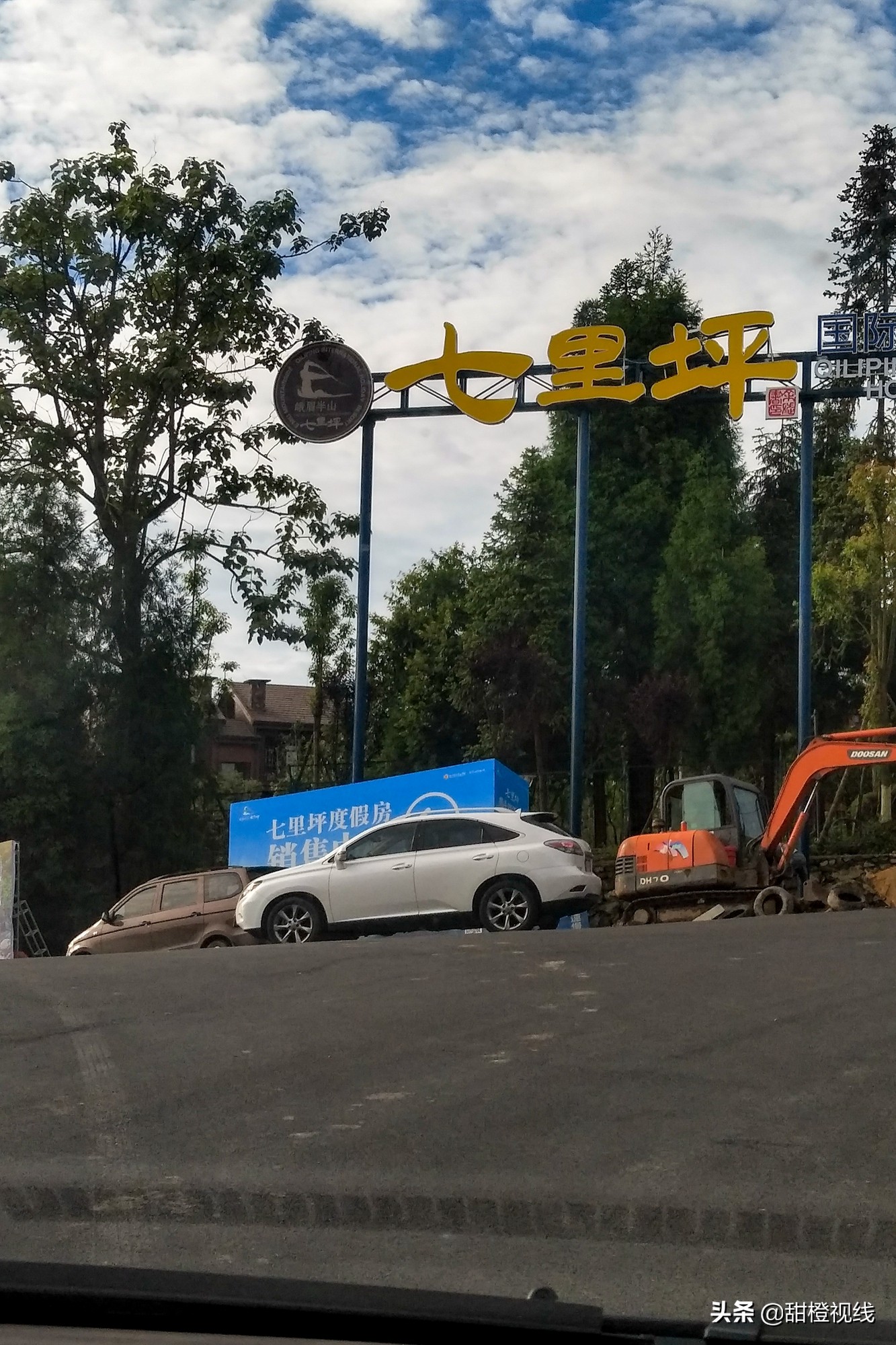 峨眉山七里坪周边旅游攻略,七里坪远看峨眉山金顶