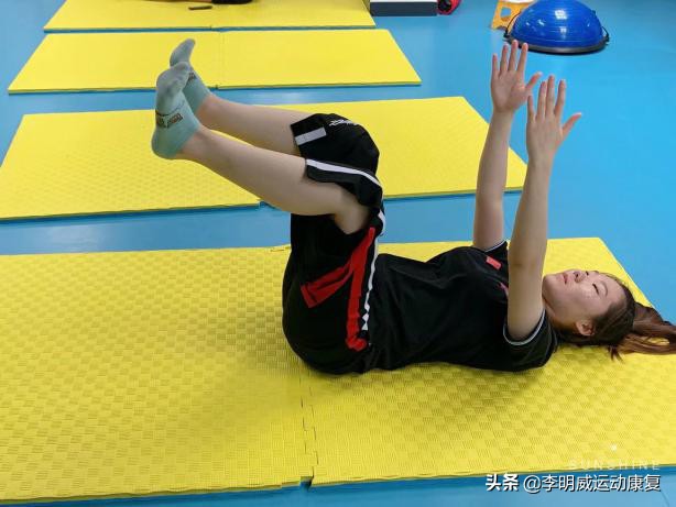 骨盆侧倾的治疗方法,骨盆侧倾最佳的矫正方法