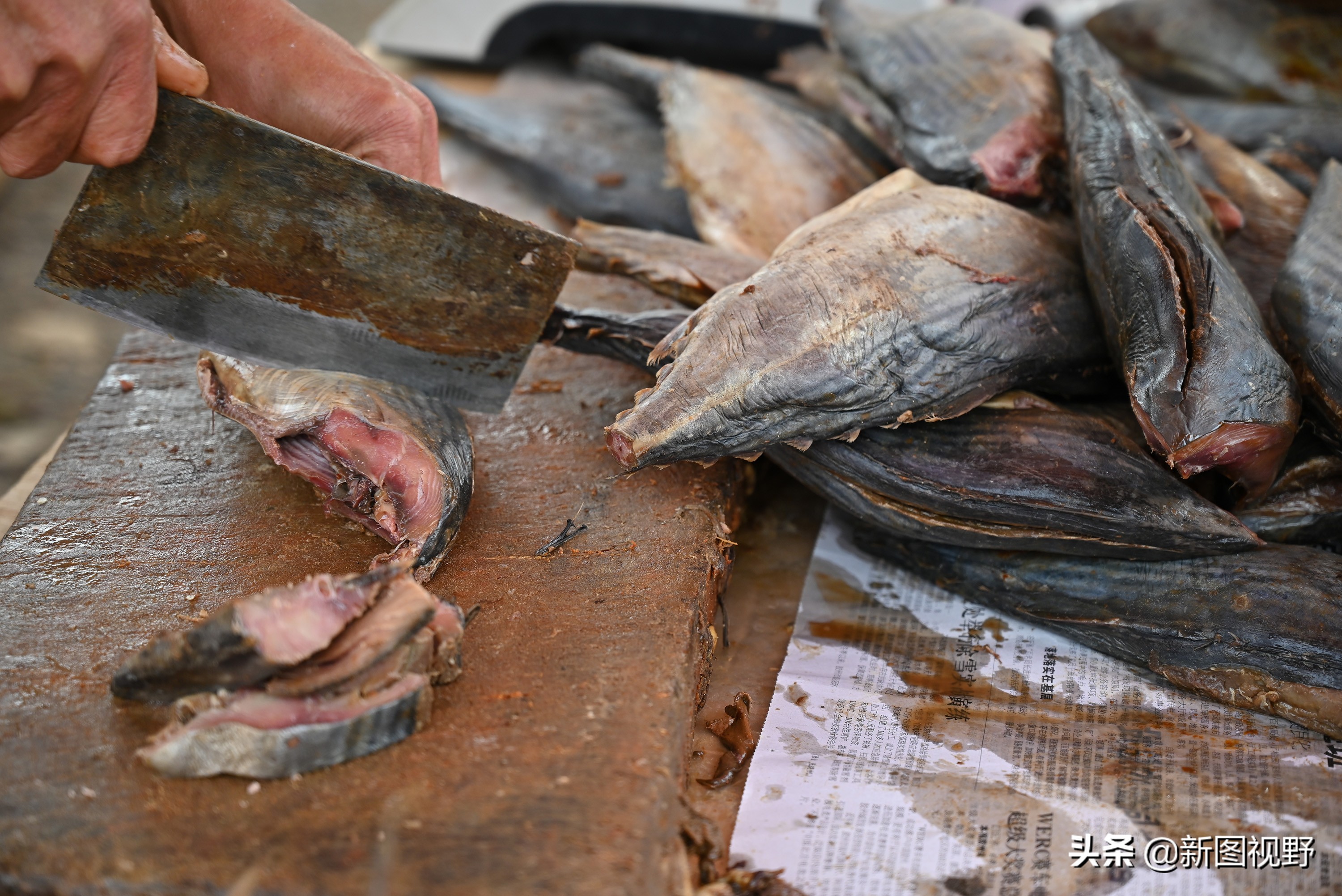 农村夫妇卖鱼视频,市场卖咸鱼赚多少钱一斤