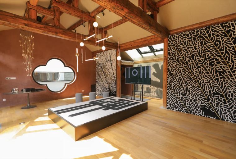 设计师KellyHoppen做客HOUSEOFWANG带着地毯壁纸新品畅聊“无限”