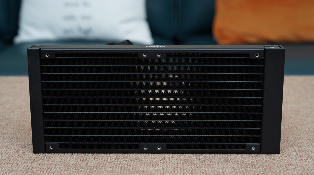 哪个机箱可以装3槽显卡,什么样的显卡适合装itx主机