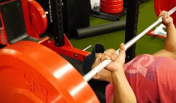 卧推从110到135kg训练方法,新手卧推怎么练进步最快