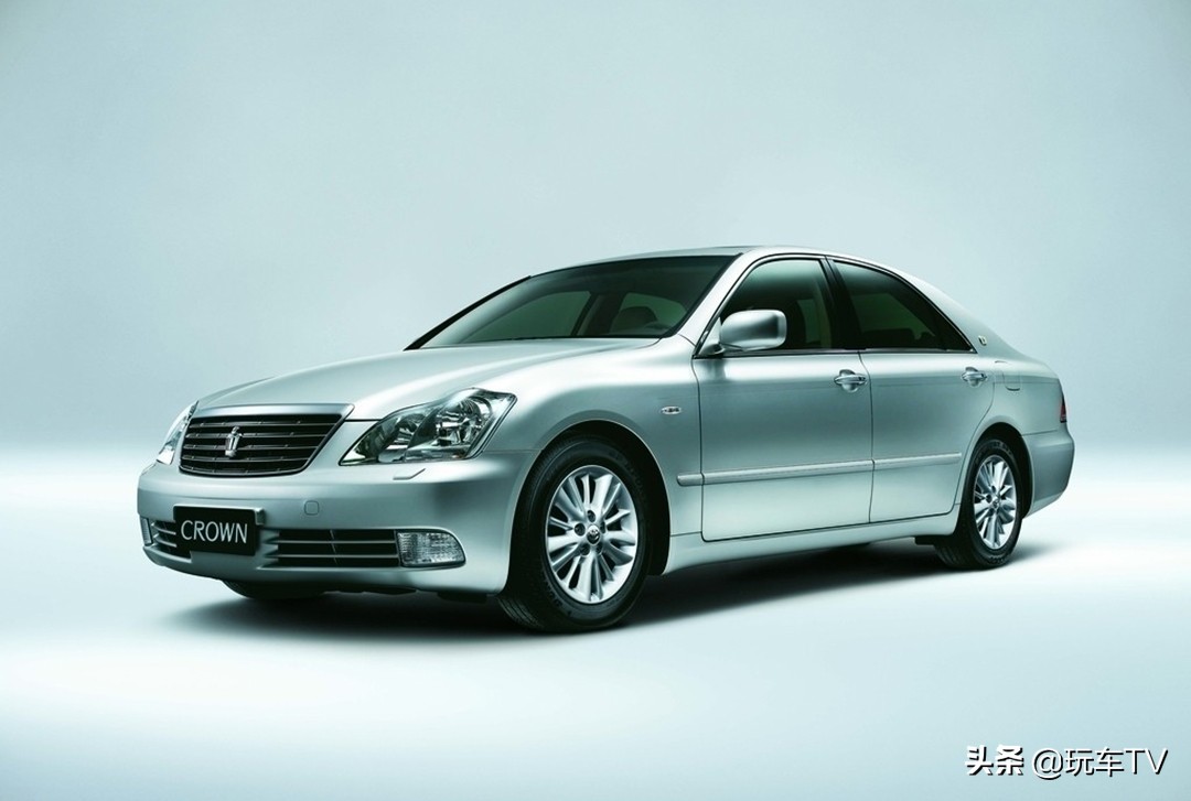 皇冠时尚版运动版,皇冠运动版2017