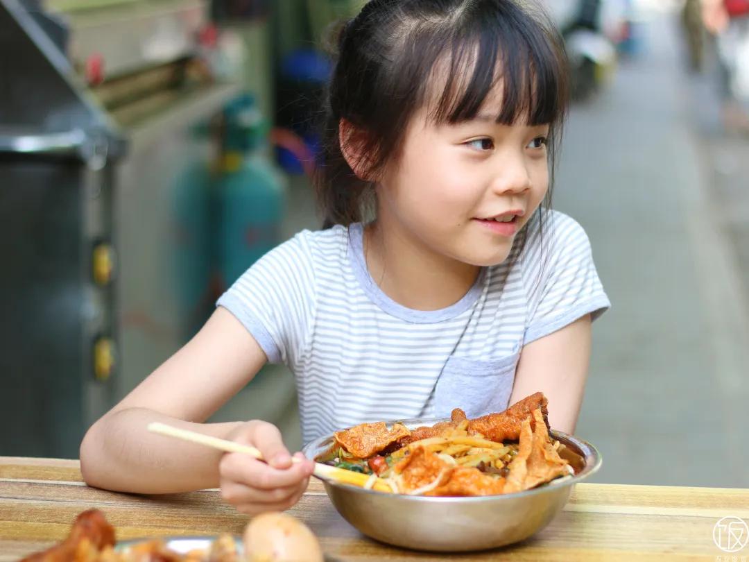 又香又臭的螺蛳粉太美味了,又臭又香螺蛳粉真的很好吃