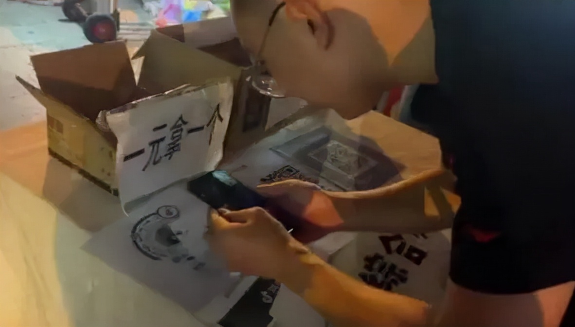 莆田街头惊现“一块钱爱情买卖”!一块钱就能脱单?