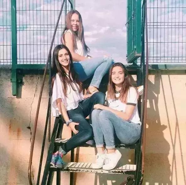 全身黑斑被骂“斑点狗”，身高160的她却成为最美超模…